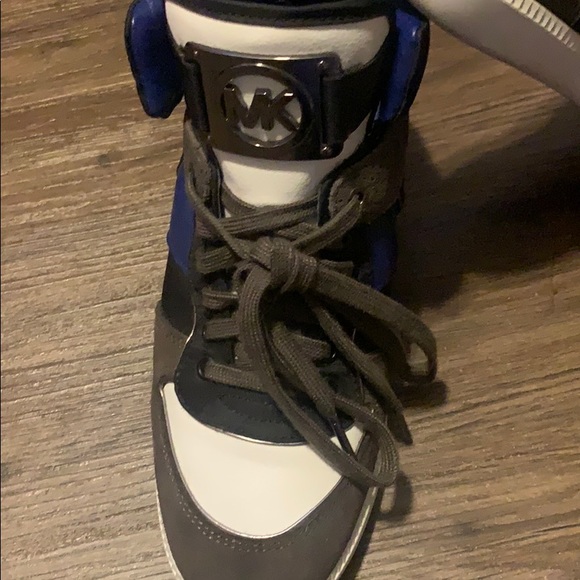 Michael Kors Sneakers - Picture 2 of 10